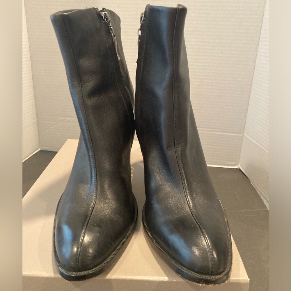 BCBG Max Azria leather boots. EUC. Size 8